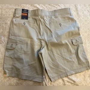 Men’s gray cargo shorts